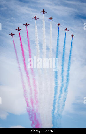 Newcastle, Royaume-Uni. 13 septembre 2015. Les flèches rouges voler sur le pont Tyne au cours de la Great North Run 2015 Crédit : Thomas Jackson/Alamy Live News Banque D'Images