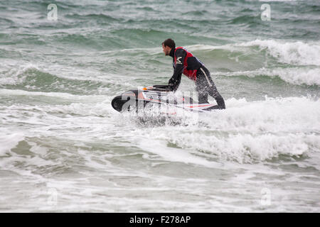 Bournemouth, Dorset, Royaume-Uni. 13 septembre 2015. Grand Prix de la mer à Bournemouth – Lee Stone Pro Freestyle World Champion divertit la foule avec des tours acrobatiques sur son jet ski par une journée de ski gris froid et saccadée. Jet ski jet ski jet ski jet ski jet ski jet ski jet ski jet ski jet ski jet ski jet ski jet ski jet ski jet ski jet ski crédit: Carolyn Jenkins/Alamy Live News Banque D'Images