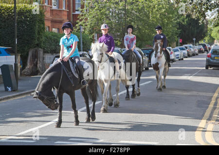 Wimbledon London,UK. 12 septembre 2015. Un groupe de cavaliers sur une chaude journée ensoleillée à Wimbledon London Crédit : amer ghazzal/Alamy Live News Banque D'Images