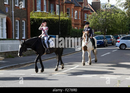 Wimbledon London,UK. 12 septembre 2015. Un groupe de cavaliers sur une chaude journée ensoleillée à Wimbledon London Crédit : amer ghazzal/Alamy Live News Banque D'Images