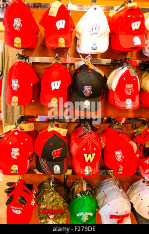 Les marchandises pour la vente sur le site officiel de l'équipe de football UWBadgers store au Camp Randall à Madison au Wisconsin Banque D'Images