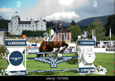 Blair Atholl, en Écosse, au Royaume-Uni. 13 Septembre, 2015. Championnats d'Europe de Concours Complet FEI Longines, 2015 le château de Blair. Ingrid Klimke (GER) équitation Horseware Hale Bob pendant le show jumping Crédit : Julie Badrick/Alamy Live News Banque D'Images