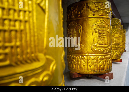 Roues de prière au monastère de tabo inde Banque D'Images