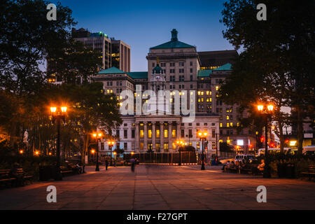 Le Brooklyn Borough Hall, au crépuscule, à Brooklyn, New York. Banque D'Images