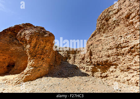 Le Canyon de Sesriem près de Sossusvlei en Namibie. La rivière Tsauchab a façonné le Canyon sur des millions d'années et c'est l'un des Banque D'Images