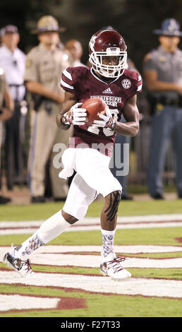 Mississippi State RB, Brandon Holloway (10) prendre le coup d'envoi de l'endzone durant la NCAA Football match entre la LSU Tigers et Mississippi State à Davis Wade Stadium de STARKVILLE, MS. Chuck lécher/CSM Banque D'Images