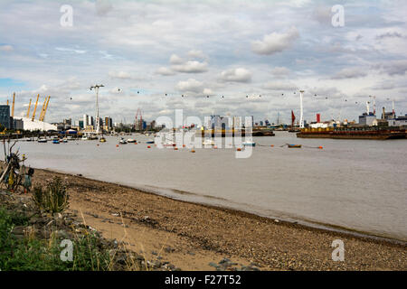 Millennium Dome vu depuis les rives de la Thames Path Banque D'Images