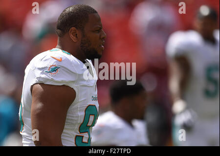 SEP 13, 2015 : Miami Dolphins attaquer Ndamukong Suh défensive (93) réchauffe jusqu'beforeduring la saison du duel entre l'ouverture et les Dolphins de Miami les Redskins de Washington à FedEx Field à Landover, MD. Les Dauphins défait les Redskins 17-10 Banque D'Images