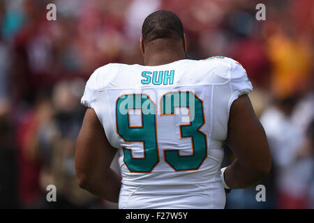 SEP 13, 2015 : Miami Dolphins attaquer Ndamukong Suh défensive (93) se réchauffe avant le match d'ouverture de la saison entre les dauphins de Miami et les Redskins de Washington à FedEx Field à Landover, MD. Les Dauphins défait les Redskins 17-10 Banque D'Images