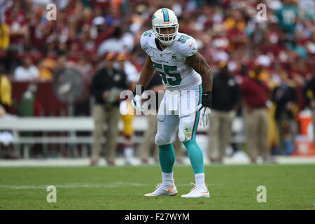 SEP 13, 2015 : Miami Dolphins en dehors de secondeur Koa Misi (55) attend que l'ouverture se rencontreront durant la saison entre les dauphins de Miami et les Redskins de Washington à FedEx Field à Landover, MD. Les Dauphins défait les Redskins 17-10 Banque D'Images