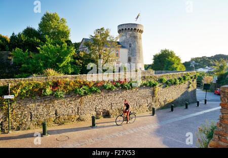 Château de Pornic château médiéval restauré une fois propriété de Gilles de Rais. Port de Pornic, Bretagne, France. Bluebeards Castle Banque D'Images