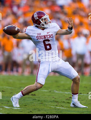 12 septembre 2015 : Baker Mayfield # 6 de l'Oklahoma Sooners se prépare à lancer la balle au cours de la NCAA Football match entre l'Université du Tennessee et de l'Oklahoma Sooners bénévoles à Neyland Stadium à Knoxville, TN/CSM Gangloff Tim Banque D'Images