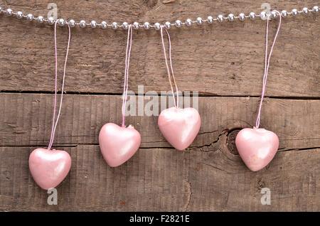 Vintage coeur des formes sur un fond de bois rustique, love concept Banque D'Images