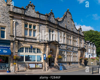 Victoria Hall, rue Main Grange Over Sands Cumbria construit 1898 maintenant les villes centre d'informations touristiques Banque D'Images