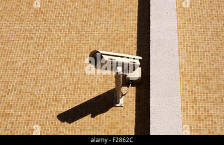Caméra de Surveillance sur le mur Banque D'Images
