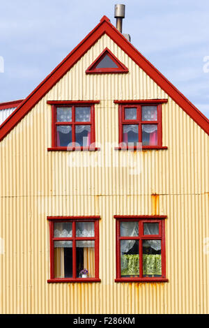 Bâtiment de fer vêtu sur Flatey Flatey, île, l'Islande, l'Europe. Banque D'Images