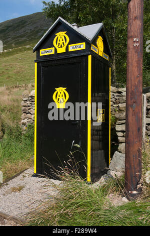 Téléphone d'urgence AA fort à Dunmail soulever, Cumbria, Lake District, England, UK. Banque D'Images