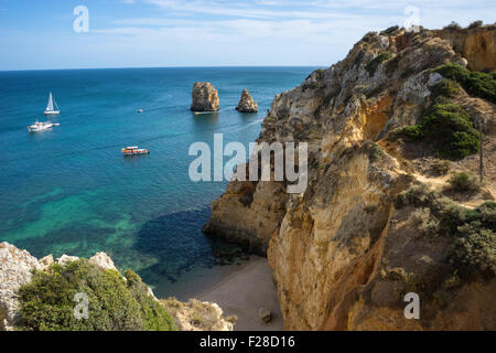 Une vue sur la falaise d'un poste vacant dans la plage du Portugal région Algarve. Banque D'Images