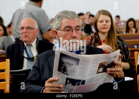 Athènes, Grèce. 14Th Sep 2015. L'économiste américain Paul Krugman assiste au Forum de la démocratie d'Athènes dans le vieux bâtiment du Parlement européen à Athènes. Le Forum de la démocratie d'Athènes 2015, organisé par le New York Times (NYT), aura lieu du 13 au 15 septembre au Megaron d'Athènes et à l'Agora antique d'Athènes. Le Forum, présentée en collaboration avec le Fonds des Nations Unies pour la démocratie et la ville d'Athènes, va réfléchir sur l'état d'democraciesand libéral les principaux défis auxquels ils sont confrontés dans le monde aujourd'hui. Credit : ZUMA Press, Inc./Alamy Live News Banque D'Images