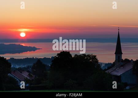 Coucher de soleil sur le lac de Chiemsee, en Bavière, Allemagne Banque D'Images