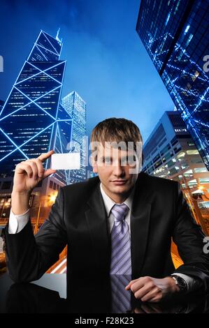 Young businessman contre urban city view Banque D'Images