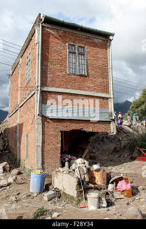 Aceh, Indonésie. 14Th Sep 2015. Les ruines de maisons endommagées par les inondations dans le village de l'aube de l'espoir, District Timang Bener Meriah Gajah, Aceh, Indonésie, le 14 septembre 2015. Les crues éclair dans les highlands Gayo a causé de fortes pluies et le débordement des rivières qui mènent à des dizaines de maisons ont été endommagées et 149 personnes déplacées. Credit : Murdani Rajuli dani/Alamy Live News Banque D'Images