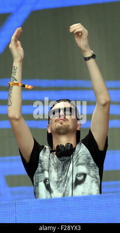 Berlin, Allemagne. 13 Sep, 2015. DJ Robin Schulz joue sur la scène pendant le festival Lollapalooza sur le terrain de l'ancien aéroport de Tempelhof à Berlin, Allemagne, 13 septembre 2015. Photo : Britta Pedersen/dpa/Alamy Live News Banque D'Images