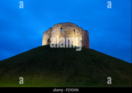 Historique La tour de Clifford à York, en Angleterre. Banque D'Images