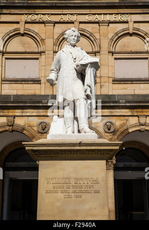 Une statue de William Etty à l'extérieur de la York Art Gallery à York, en Angleterre. Banque D'Images