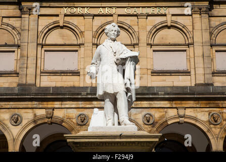 Statue de William Etty à l'extérieur de la York Art Gallery à York, en Angleterre. Banque D'Images