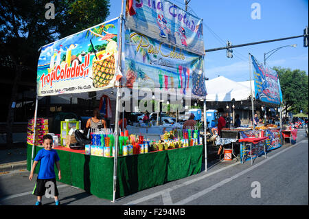 Stand alimentaire au Fiesta Boricua dans le 'quartier' Humboldt Park Chicago, Illinois. (Festival de Porto Rico) Banque D'Images