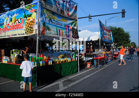 Stand alimentaire au Fiesta Boricua dans le 'quartier' Humboldt Park Chicago, Illinois. (Festival de Porto Rico) Banque D'Images