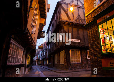 YORK, UK - 28 août 2015 : une vue de la pagaille dans l'État de New York, le 28 août 2015. C'est l'une des plus vieilles rues de York avec Banque D'Images