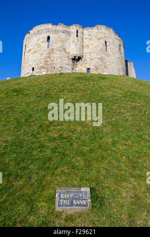 Historique La tour de Clifford à York, en Angleterre. Banque D'Images