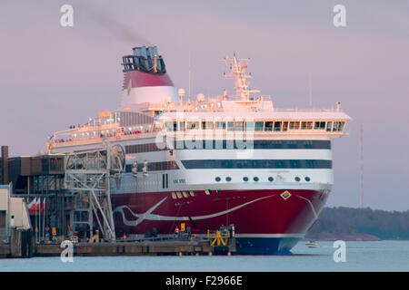 Viking XPRS bateau de croisière amarré sur le port d'Helsinki. Banque D'Images