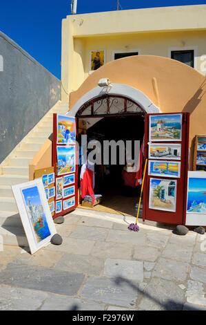 Une boutique de cadeaux dans le village de Oia Santorini Grèce Banque D'Images