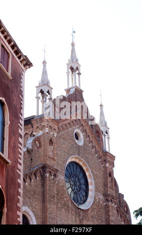 Vue de la Basilique de Santa Maria Gloriosa dei Frari, Venise Banque D'Images