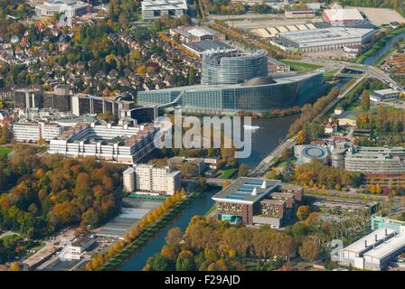 France, Strasbourg, institutions européennes, Palais de l'Europe, Institut des droits de l'Homme et Parlement européen (vue aérienne) Banque D'Images