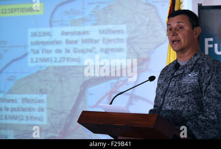 Bogota, Colombie. 14Th Sep 2015. Image fournie par le Ministre colombien de la Défense (MINDEFENSA, pour son sigle en espagnol) présente le commandant de la Force aérienne de Colombie, le général Carlos Eduardo Bueno, participant à une conférence à Bogota, Colombie, le 14 septembre 2015. Ministère de la défense de la Colombie a déclaré dimanche deux avions militaires vénézuéliens ont survolé illégalement l'espace aérien du pays samedi après-midi. © Javier Casella/MINDEFENSA/Xinhua/Alamy Live News Banque D'Images