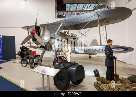 Londres, Royaume-Uni. 14 Septembre, 2015. Gloster Gladiator. Le Musée de la RAF à 'nos plus belles heures" maquette d'soir en commémoration du 75e anniversaire de la bataille d'Angleterre Crédit : Guy Josse/Alamy Live News Banque D'Images