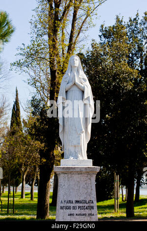 Statue de la Vierge Marie, l'île Barbana - Grado Banque D'Images