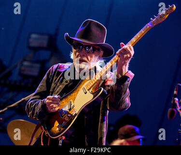 Chicago, Illinois, USA. 12 Sep, 2015. Légende pays Merle Haggard il se produit au cours de Riot Fest à Douglas Park à Chicago, Illinois © Daniel DeSlover/ZUMA/Alamy Fil Live News Banque D'Images