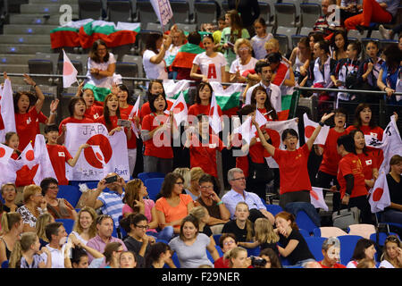 Stuttgart, Allemagne. 12 Sep, 2015. Fans du Japon (JPN) Gymnastique Rythmique : le Japon de l'équipe au cours de la concurrence des groupes Dauphin Total de la finale des Championnats du Monde de Gymnastique Rythmique à la Porsche Arena de Stuttgart en Allemagne . © AFLO/Alamy Live News Banque D'Images