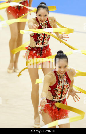 Stuttgart, Allemagne. 12 Sep, 2015. Sayuri Sugimoto (JPN) Gymnastique Rythmique : Sayuri Sugimoto du Japon en compétition lors de la finale du concours général des Championnats du Monde de Gymnastique Rythmique à la Porsche Arena de Stuttgart en Allemagne . © AFLO/Alamy Live News Banque D'Images