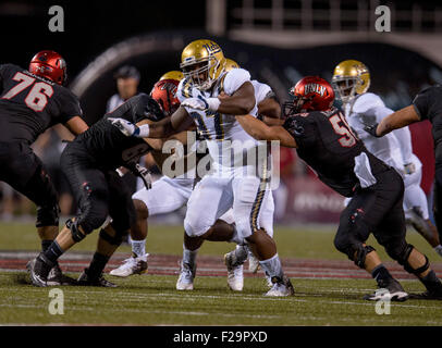 Las Vegas, NV, USA. 12 Sep, 2015. Le joueur de ligne défensive UCLA Bruins (97) Kenny Clark en action au cours de l'UCLA Bruins vs rebelles UNLV match de football. Classé 13e défaite de l'UCLA UNLV 37-3 samedi, 12 septembre 2015 à Sam Boyd Stadium à Las Vegas, Nevada. (Crédit obligatoire : Juan Lainez/MarinMedia.org/Cal Sport Media) (photographe complet, et de crédit requis) © csm/Alamy Live News Banque D'Images