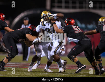 Las Vegas, NV, USA. 12 Sep, 2015. Le joueur de ligne défensive UCLA Bruins (97) Kenny Clark en action au cours de l'UCLA Bruins vs rebelles UNLV match de football. Classé 13e défaite de l'UCLA UNLV 37-3 samedi, 12 septembre 2015 à Sam Boyd Stadium à Las Vegas, Nevada. (Crédit obligatoire : Juan Lainez/MarinMedia.org/Cal Sport Media) (photographe complet, et de crédit requis) © csm/Alamy Live News Banque D'Images