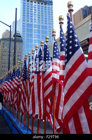 Drapeaux américain commémorant le 11 septembre au WTC, NYC New York. Banque D'Images