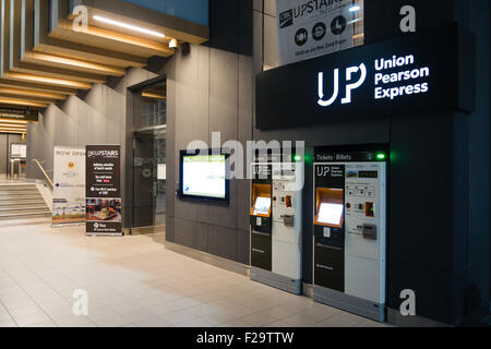 Train express de l'aéroport au centre-ville de Toronto Union Station Banque D'Images