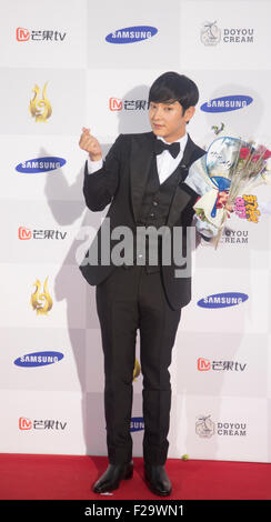 Lee Joon-gi, Sep 10, 2015 : l'acteur sud-coréen Lee Joon-gi assiste à un événement tapis rouge de Seoul International Drama Awards 2015 à Séoul, Corée du Sud. © Lee Jae-Won/AFLO/Alamy Live News Banque D'Images