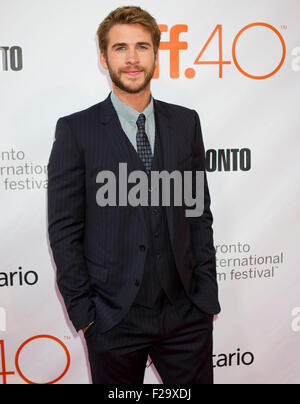 Toronto, Canada. 14Th Sep 2015. L'acteur Liam Hemsworth pose pour photos avant la première mondiale du film "La couturière", au Roy Thomson Hall pendant le 40e Festival International du Film de Toronto à Toronto, Canada, le 14 septembre 2015. Credit : Zou Zheng/Xinhua/Alamy Live News Banque D'Images